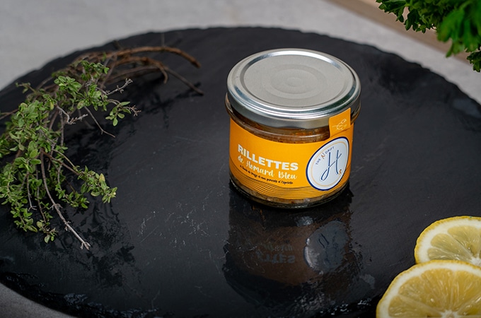 Photo: presentation of a jar of blue lobster rillettes